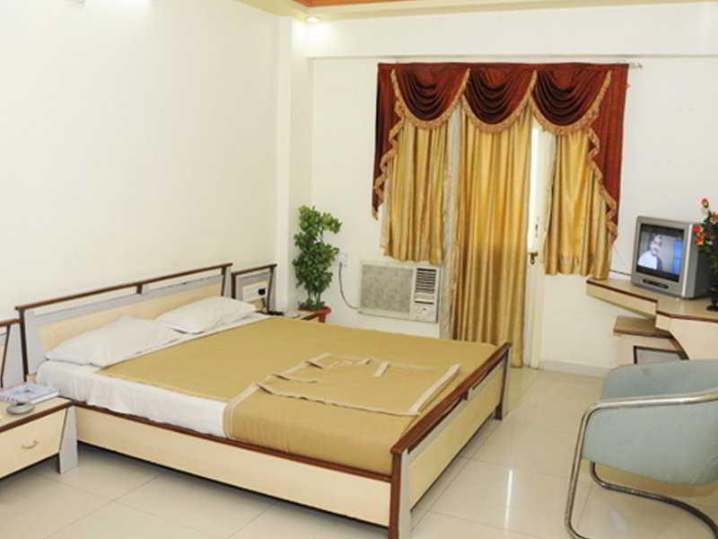 Neelkanth Paradise Hotel Ahmedabad Esterno foto