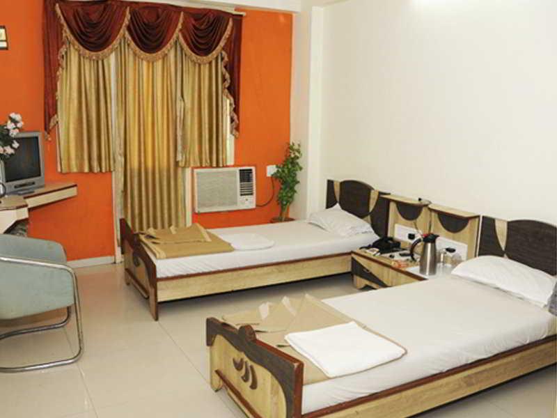 Neelkanth Paradise Hotel Ahmedabad Esterno foto