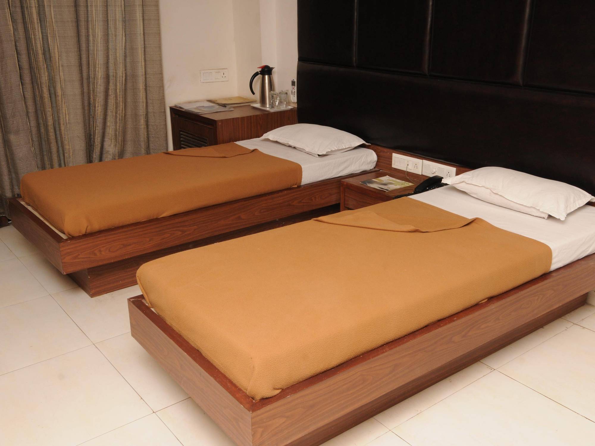 Neelkanth Paradise Hotel Ahmedabad Esterno foto